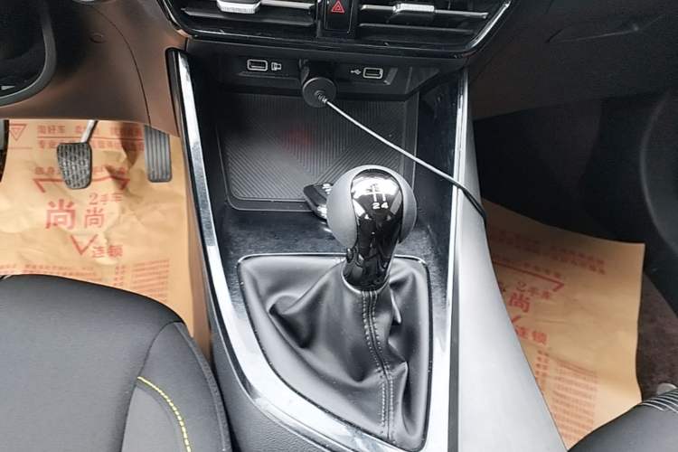 Used Roewe i5 2021 1.5L Manual Platinum Edition Gear Lever