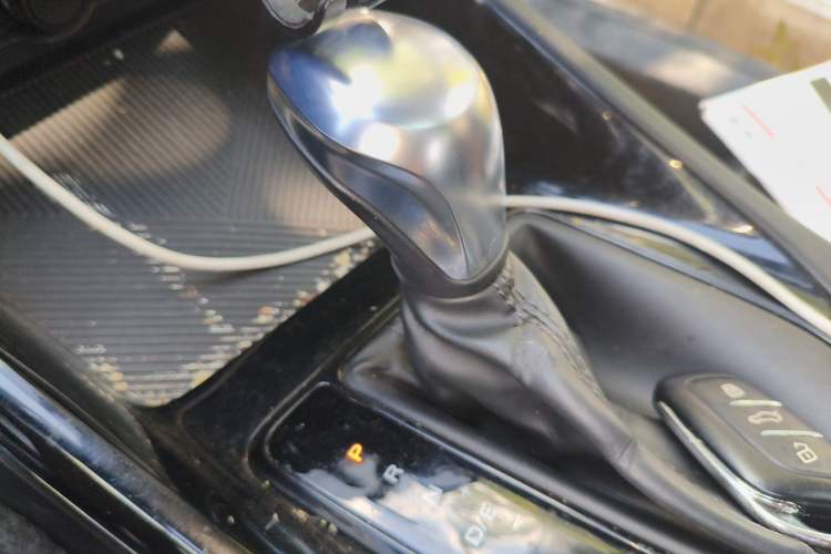 Used Roewe i5 2021 1.5L CVT Diamond Edition Gear Lever