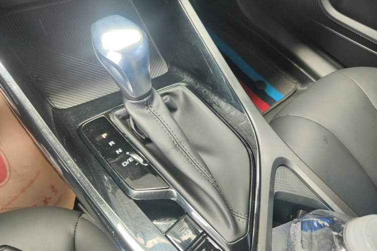 Used Roewe i5 2021 1.5L CVT Diamond Edition Gear Lever