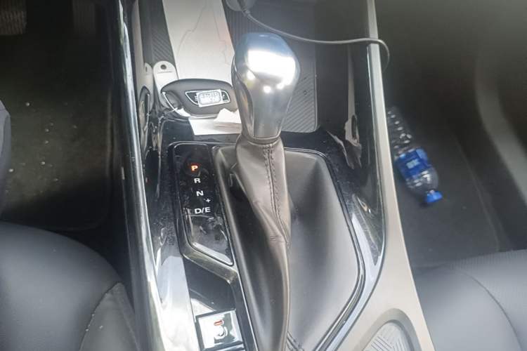 Used Roewe i5 2021 1.5L CVT Black Gold Edition Gear Lever