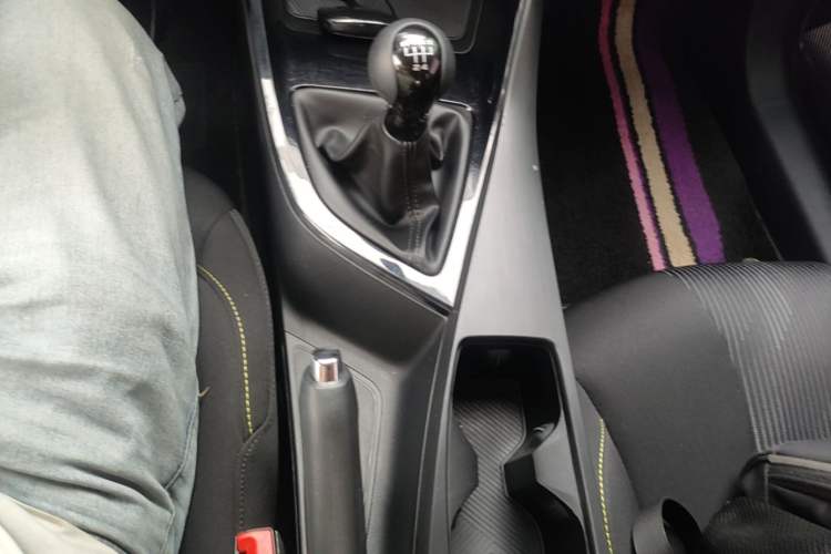 Used Roewe i5 2021 1.5L Manual Platinum Edition Gear Lever