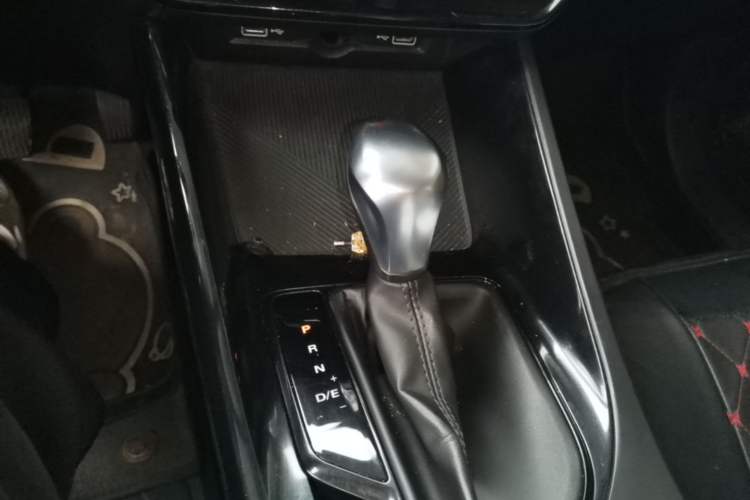 Used Roewe i5 2021 1.5L CVT Diamond Edition Gear Lever