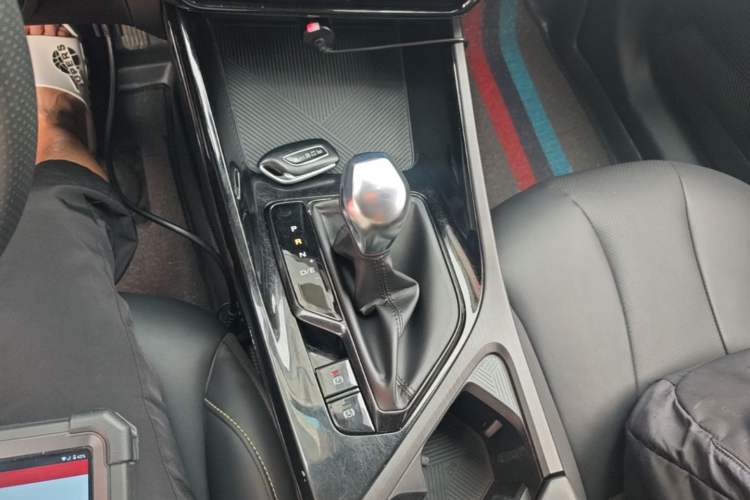 Used Roewe i5 2021 Revised Version 1.5L CVT Diamond Edition Gear Lever
