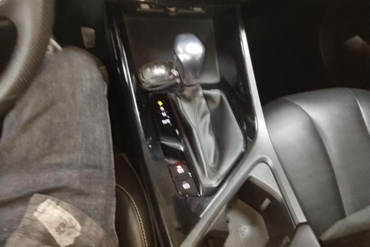Used Roewe i5 2021 1.5L CVT Starry Edition Gear Lever