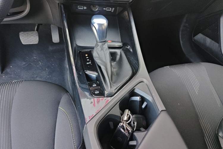 Used Roewe i5 2021 1.5L CVT Platinum Edition Gear Lever