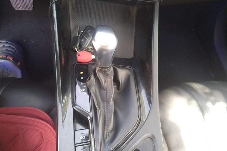 Used Roewe i5 2021 1.5L CVT Diamond Edition Gear Lever