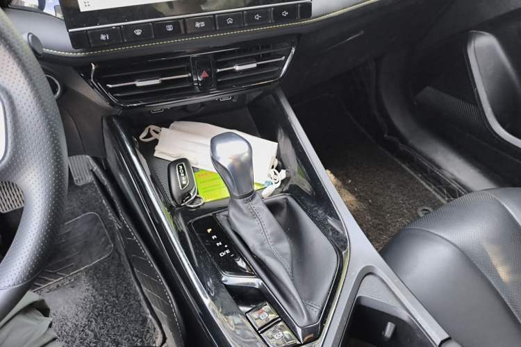 Used Roewe i5 2021 1.5L CVT Starry Edition Gear Lever
