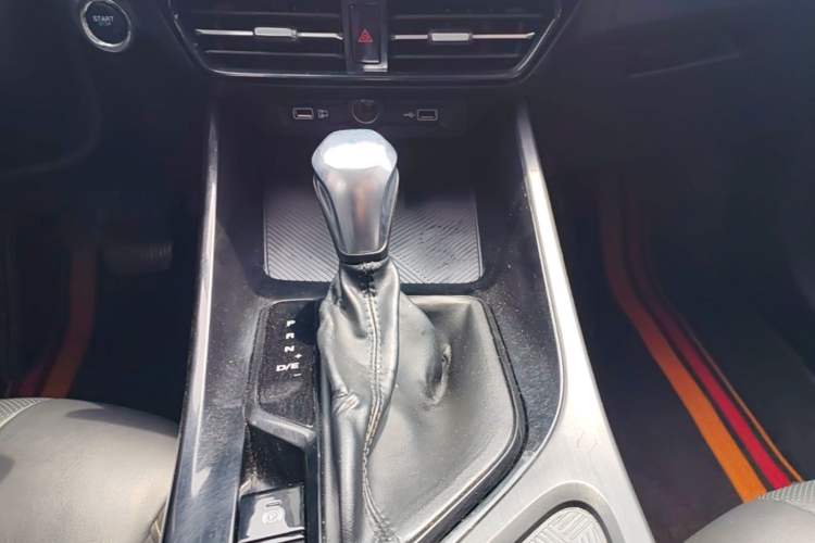 Used Roewe i5 2021 1.5L CVT Platinum Edition Gear Lever
