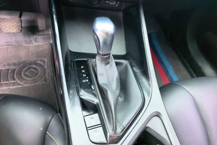 Used Roewe i5 2021 1.5L CVT Platinum Edition Gear Lever