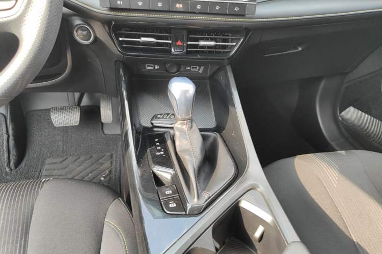 Used Roewe i5 2021 1.5L CVT Platinum Edition Gear Lever