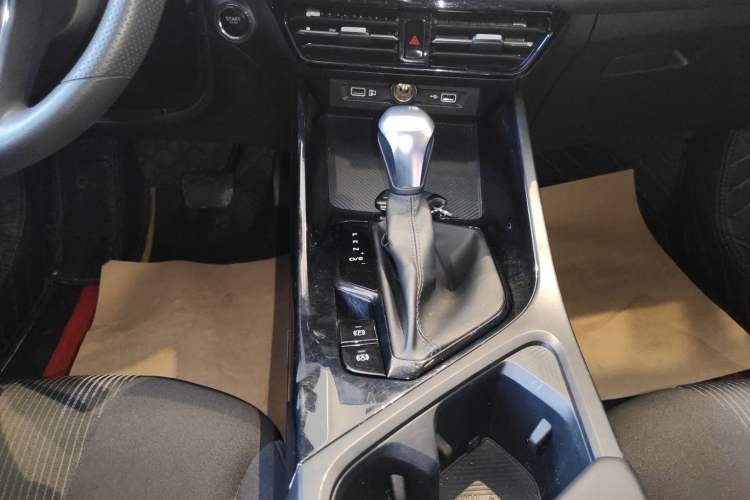 Used Roewe i5 2021 1.5L CVT Platinum Edition Gear Lever