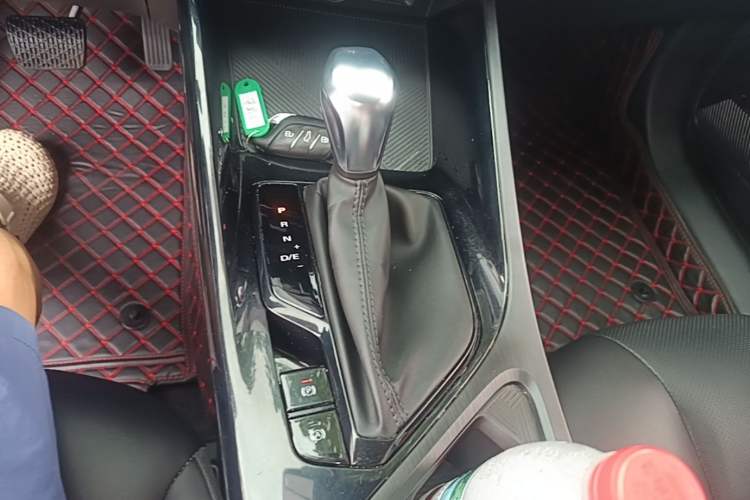 Used Roewe i5 2021 Revised Version 1.5L CVT Diamond Edition Gear Lever