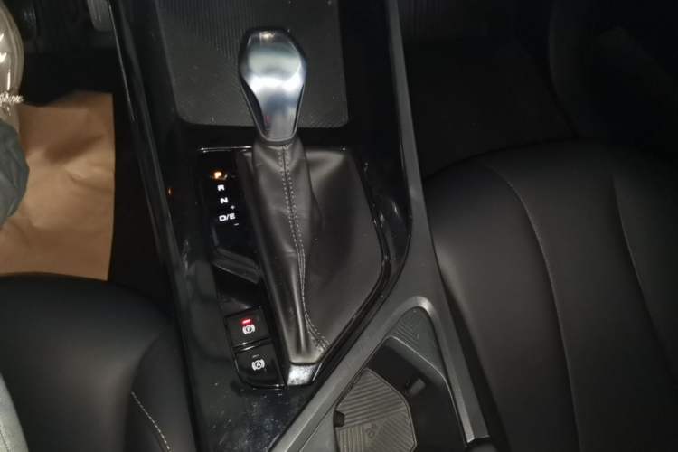 Used Roewe i5 2021 1.5L CVT Diamond Edition Gear Lever