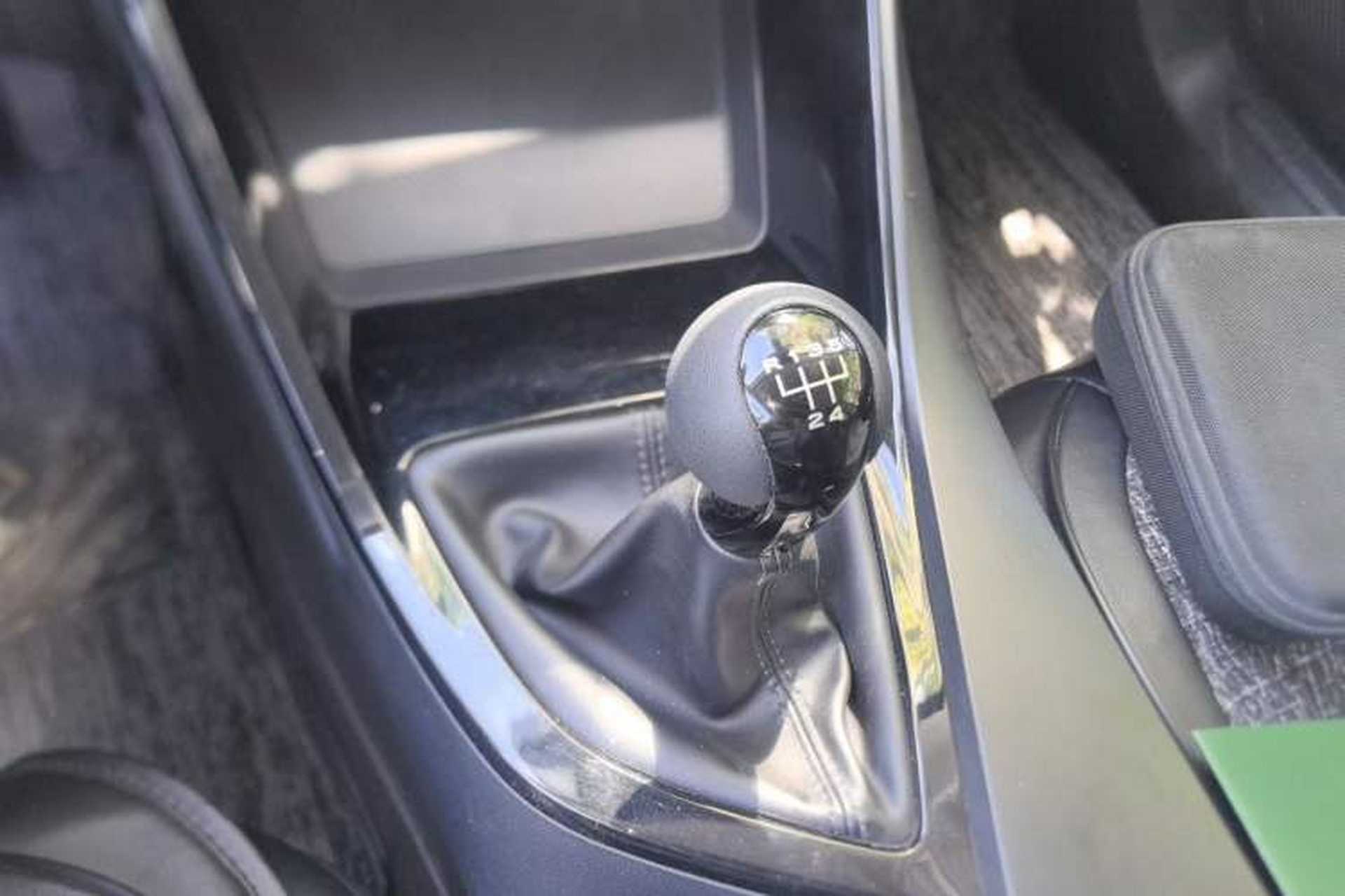Used Roewe i5 2021 1.5L Manual Platinum Edition Gear Lever