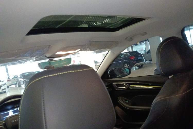 Used Roewe i5 2021 Revised Version 1.5L CVT Diamond Edition Headliner