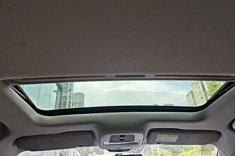 Used Roewe i5 2021 Revised Version 1.5L CVT Diamond Edition Headliner