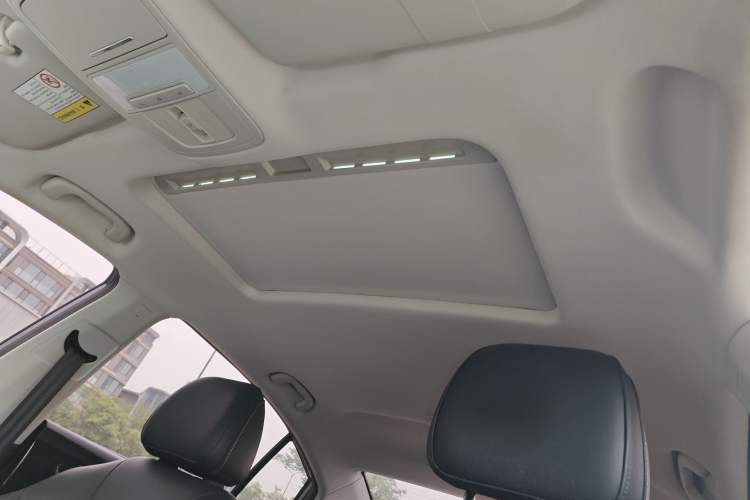 Used Roewe i5 2021 1.5L CVT Black Gold Edition Headliner
