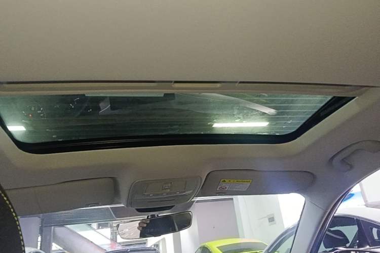 Used Roewe i5 2021 1.5L CVT Platinum Edition Headliner