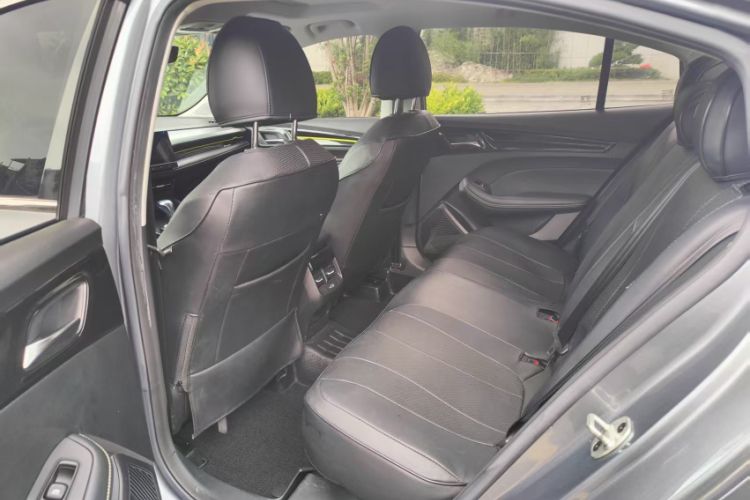 Used Roewe i5 2021 1.5L CVT Platinum Edition Interior 2