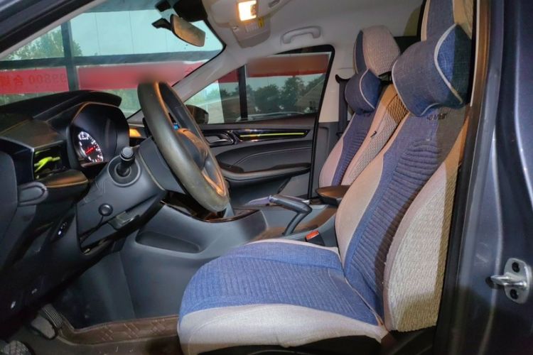 Used Roewe i5 2021 1.5L Manual Platinum Edition Interior 2
