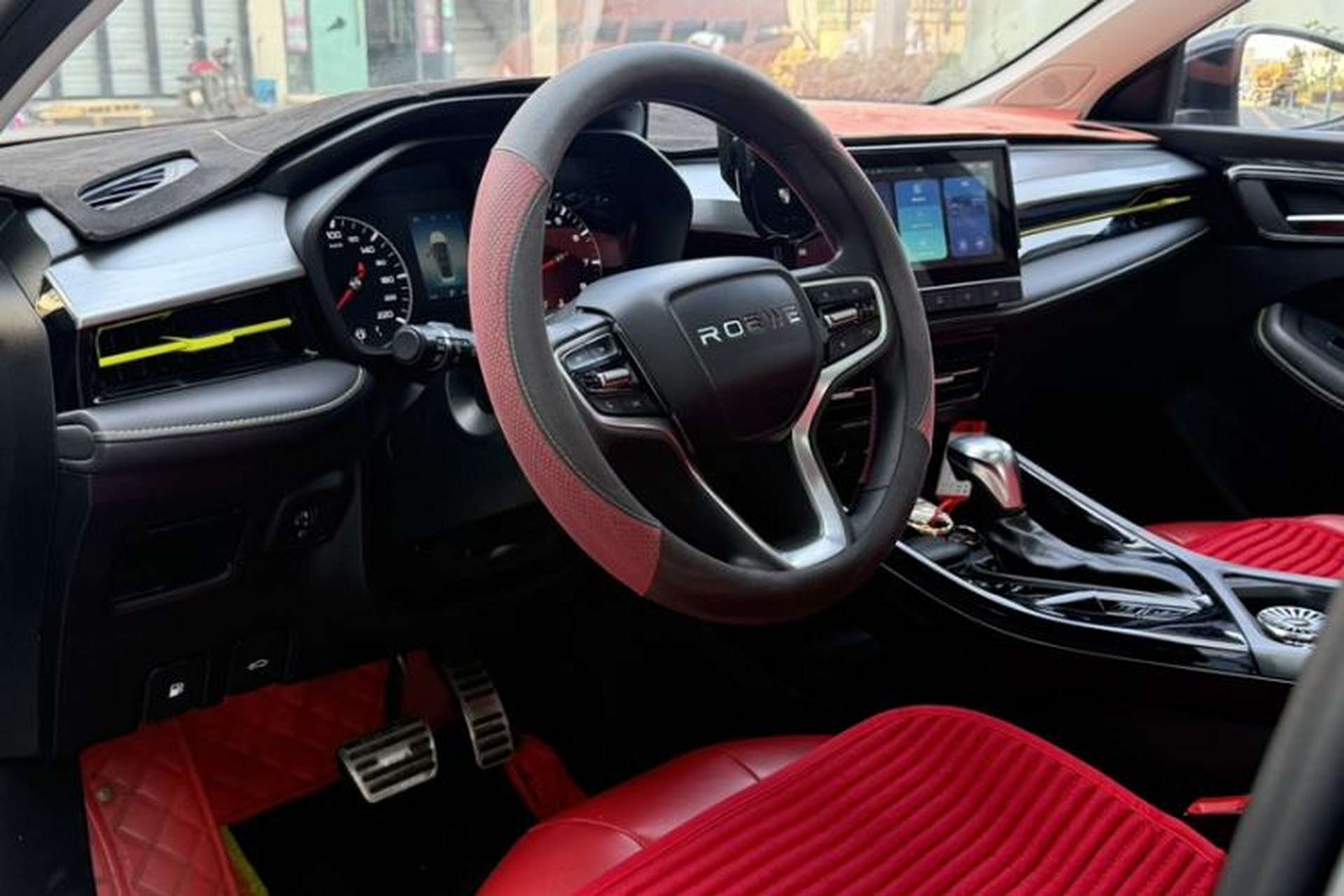Used Roewe i5 2021 1.5L CVT Platinum Edition Interior 2