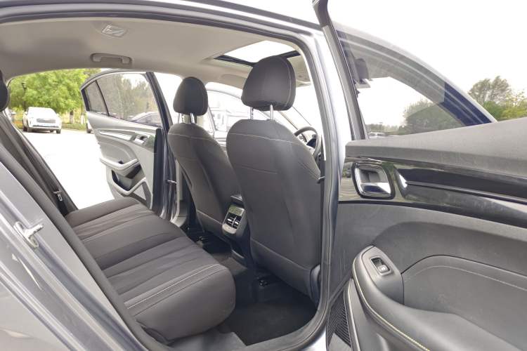 Used Roewe i5 2021 1.5L CVT Platinum Edition Interior 3
