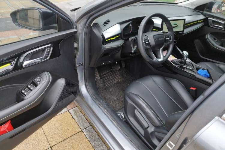 Used Roewe i5 2021 1.5L CVT Diamond Edition Interior 3