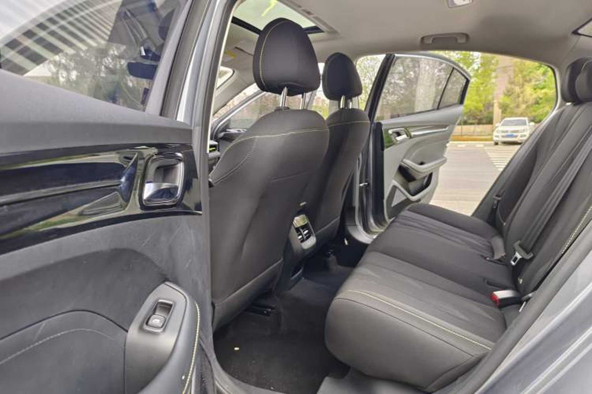 Used Roewe i5 2021 1.5L CVT Platinum Edition Interior 4
