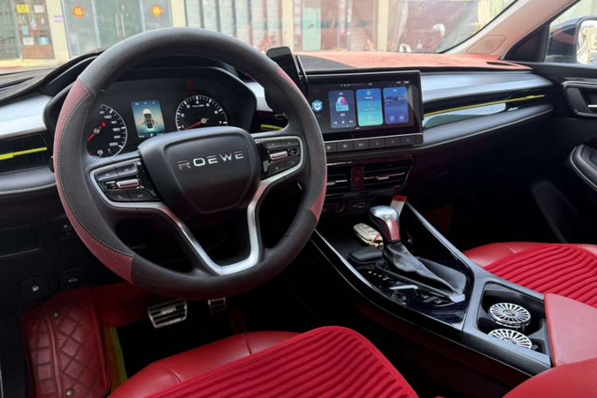 Used Roewe i5 2021 1.5L CVT Platinum Edition Interior 4