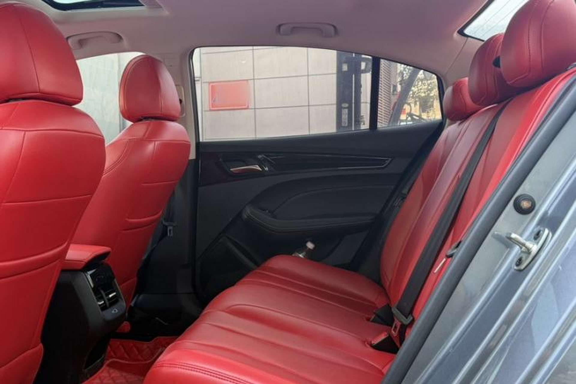 Used Roewe i5 2021 1.5L CVT Platinum Edition Interior 5