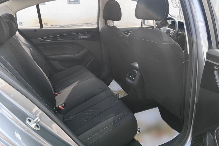 Used Roewe i5 2021 1.5L CVT Platinum Edition Interior 6