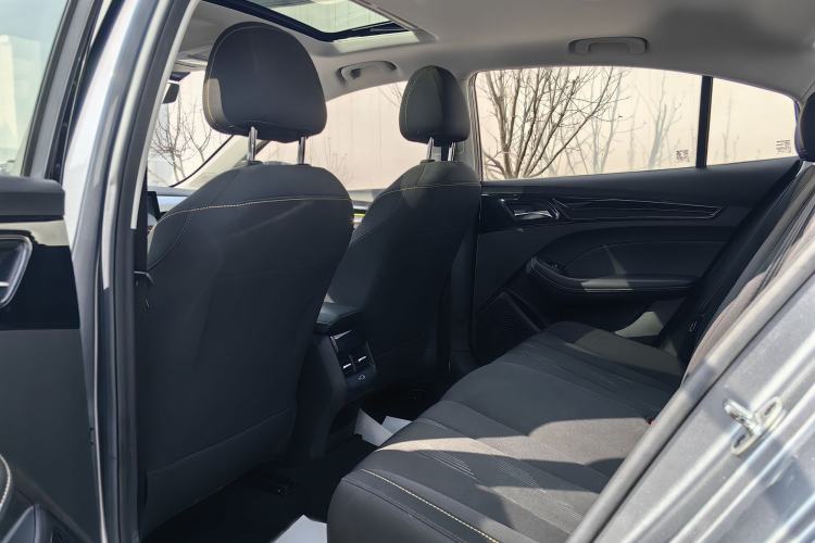 Used Roewe i5 2021 1.5L CVT Platinum Edition Interior 7