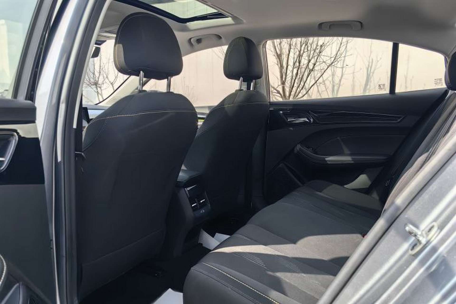 Used Roewe i5 2021 1.5L CVT Platinum Edition Interior 7