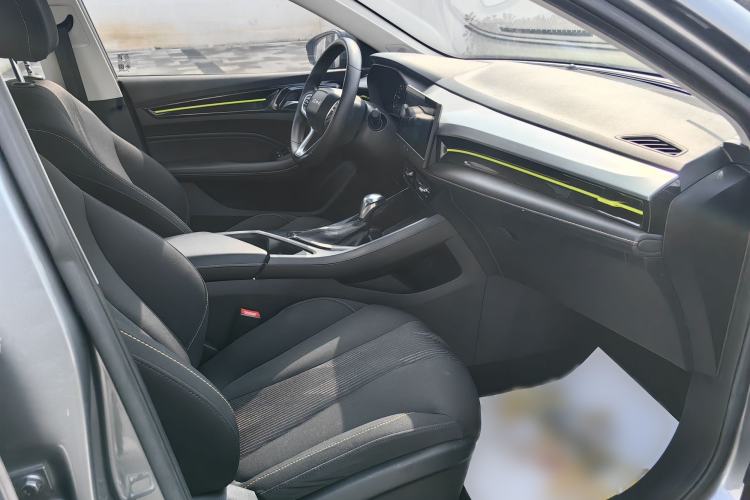 Used Roewe i5 2021 1.5L CVT Platinum Edition Interior 8
