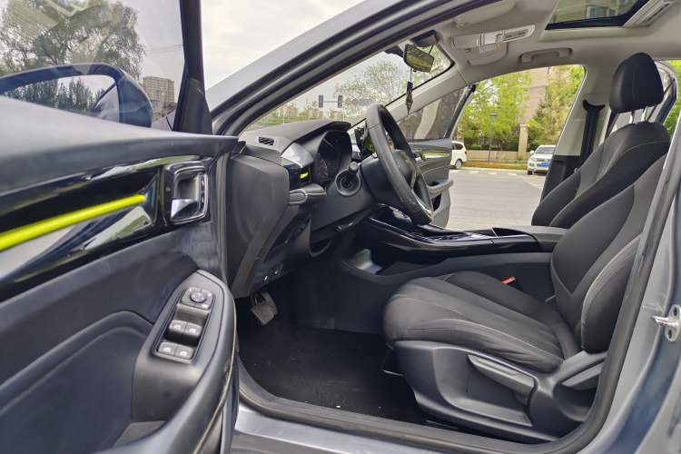 Used Roewe i5 2021 1.5L CVT Platinum Edition Left Front Seat