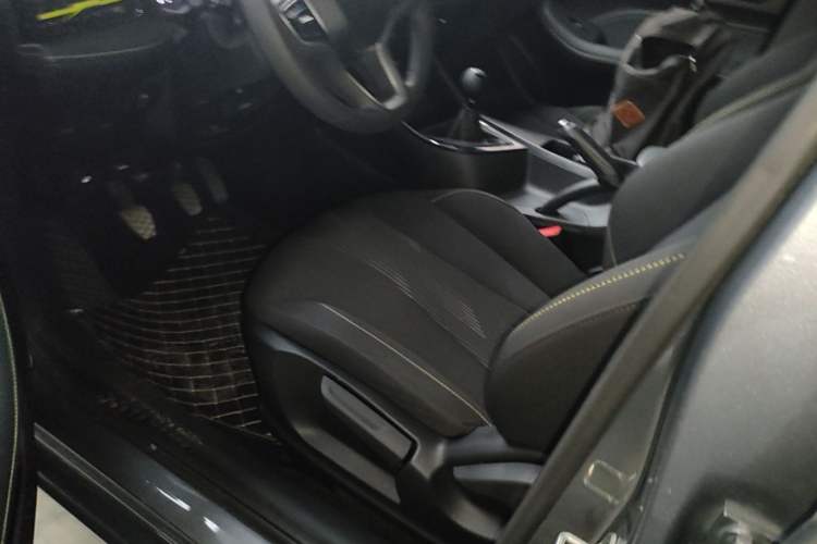 Used Roewe i5 2021 1.5L Manual Platinum Edition Left Front Seat