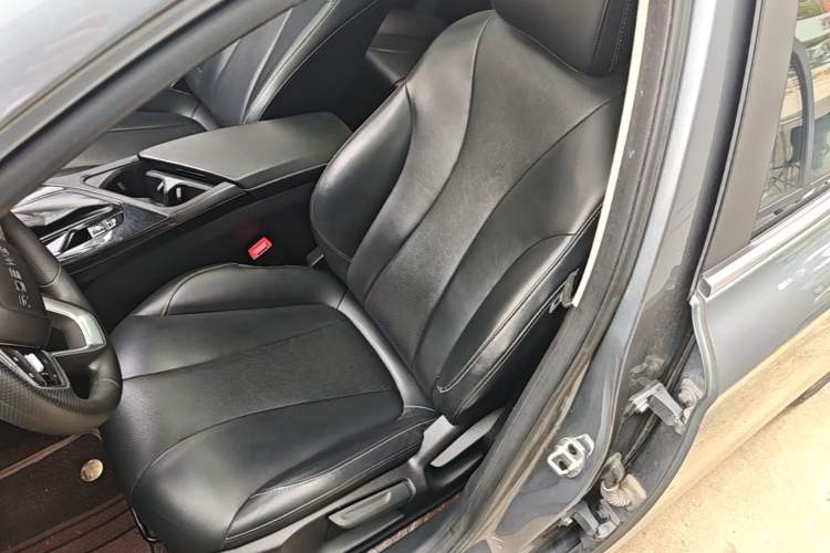 Used Roewe i5 2021 Revised Version 1.5L CVT Diamond Edition Left Front Seat