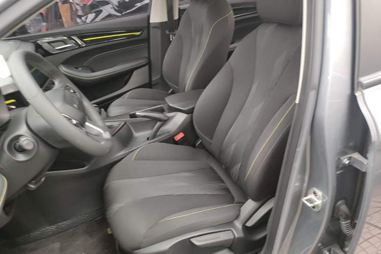 Used Roewe i5 2021 1.5L Manual Platinum Edition Left Front Seat