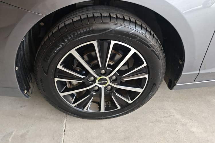 Used Roewe i5 2021 1.5L Manual Diamond Edition Left Front Wheel Hub