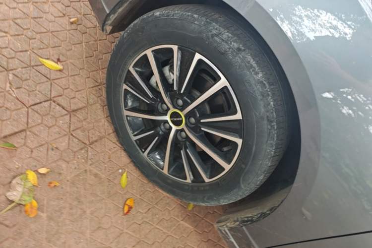 Used Roewe i5 2021 Revised Version 1.5L CVT Diamond Edition Left Front Wheel Hub
