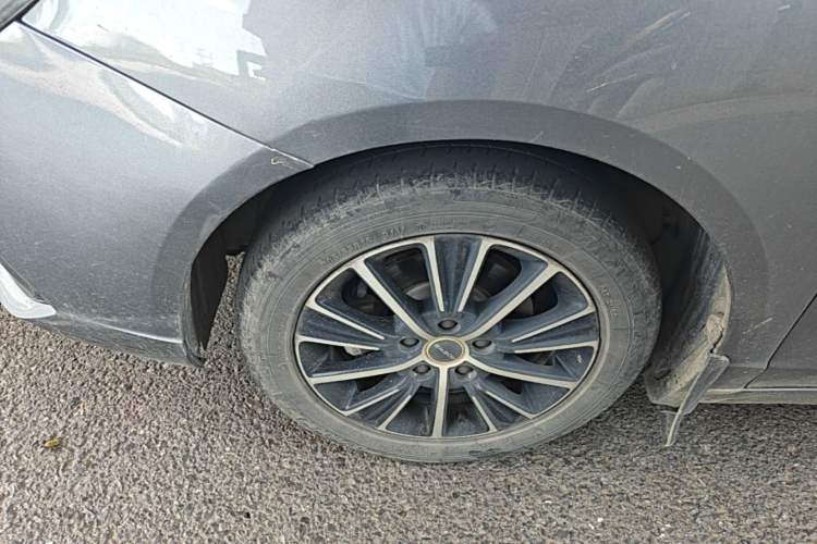 Used Roewe i5 2021 1.5L Manual Diamond Edition Left Front Wheel Hub