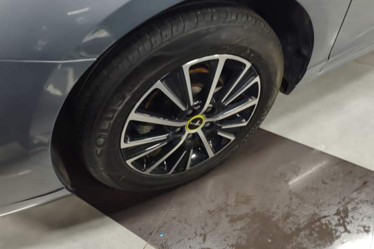 Used Roewe i5 2021 Revised Version 1.5L CVT Diamond Edition Left Front Wheel Hub