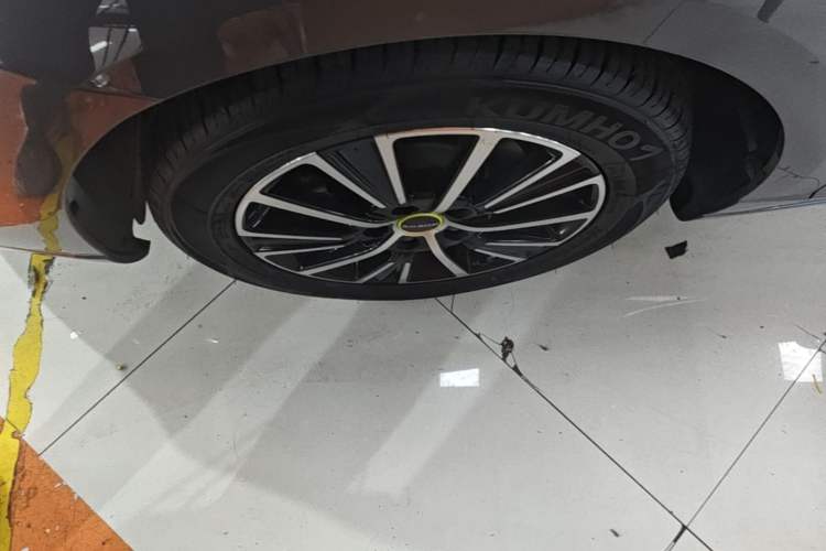 Used Roewe i5 2021 Revised Version 1.5L CVT Diamond Edition Left Front Wheel Hub