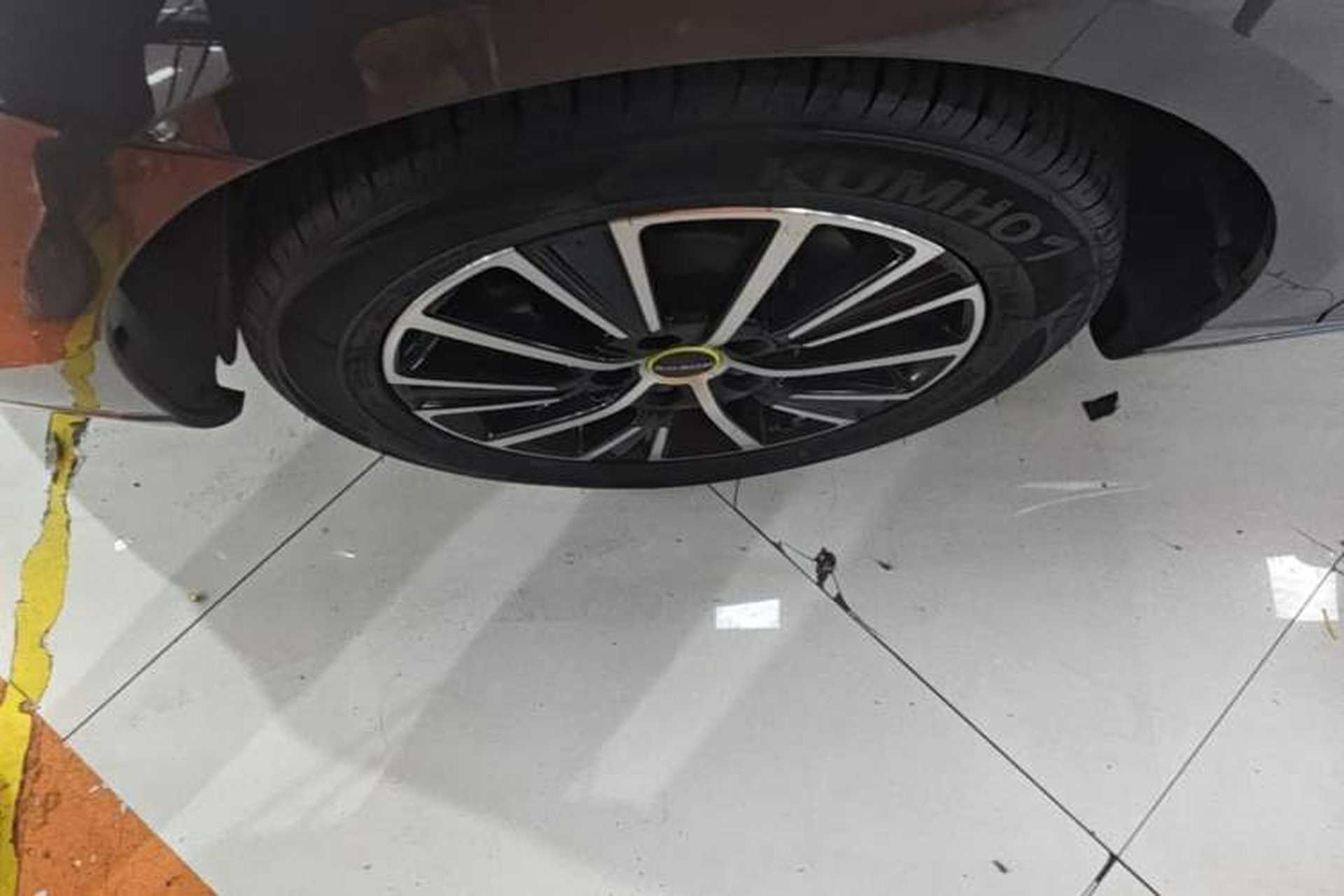 Used Roewe i5 2021 Revised Version 1.5L CVT Diamond Edition Left Front Wheel Hub