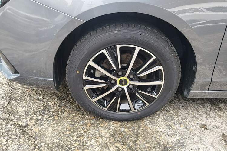 Used Roewe i5 2021 Revised Version 1.5L CVT Diamond Edition Left Front Wheel Hub