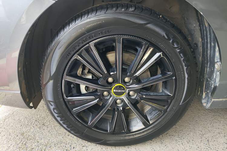 Used Roewe i5 2021 Revised Version 1.5L CVT Diamond Edition Left Front Wheel Hub