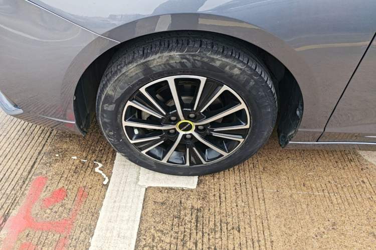 Used Roewe i5 2021 Revised Version 1.5L CVT Diamond Edition Left Front Wheel Hub