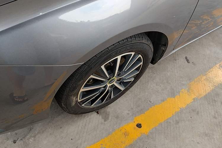 Used Roewe i5 2021 1.5L CVT Diamond Edition Left Front Wheel Hub