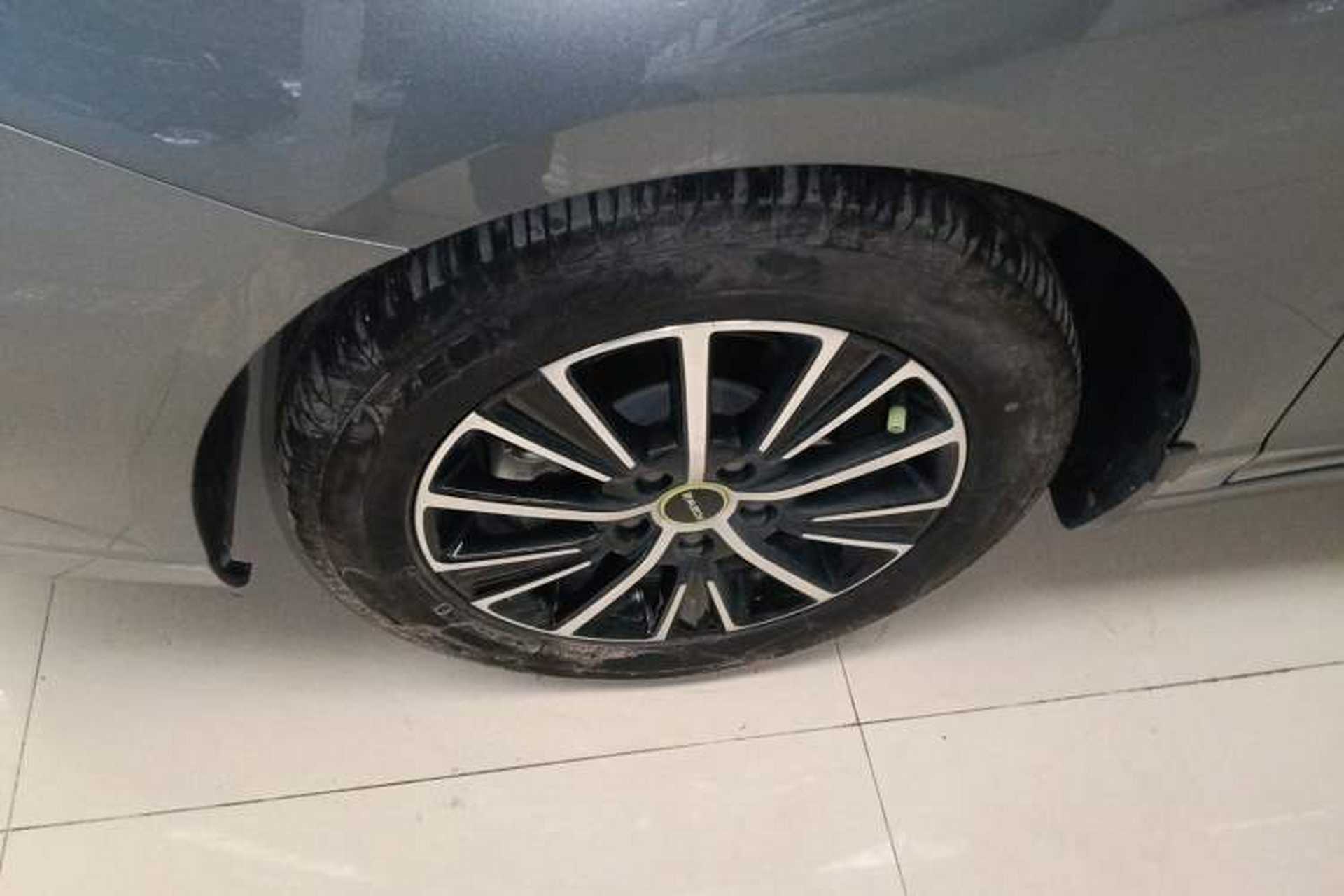 Used Roewe i5 2021 Revised Version 1.5L CVT Diamond Edition Left Front Wheel Hub