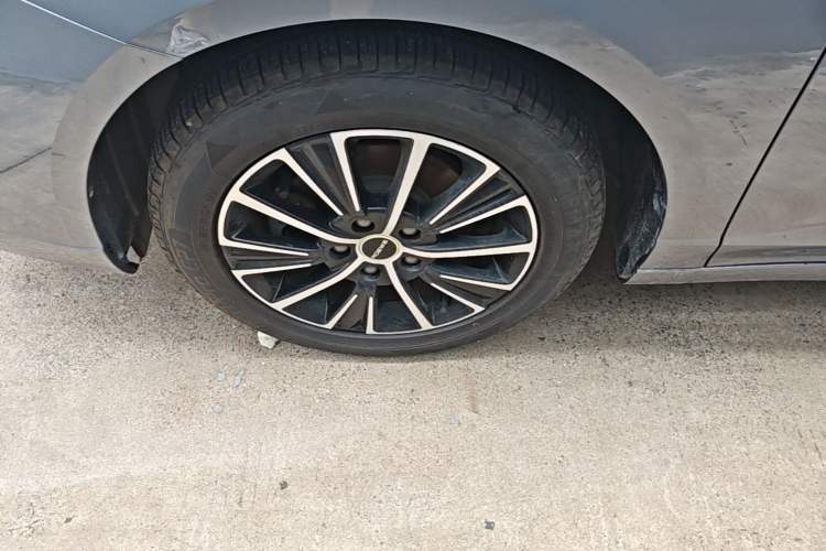 Used Roewe i5 2021 Revised Version 1.5L CVT Diamond Edition Left Front Wheel Hub